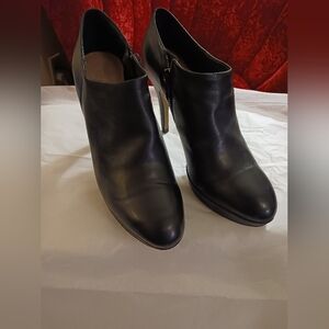 Vince Camuto Women's Black Leather platform heels Booties